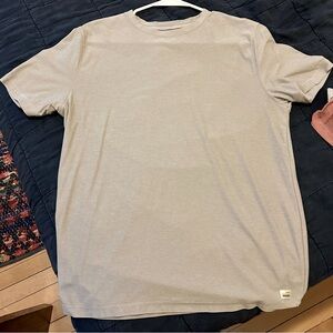 Vuori Strato Tech Size M—Platinum Heather Crewneck